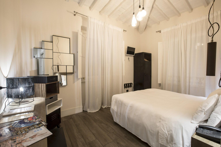 Bedroom 3, Tornabuoni View, Florence