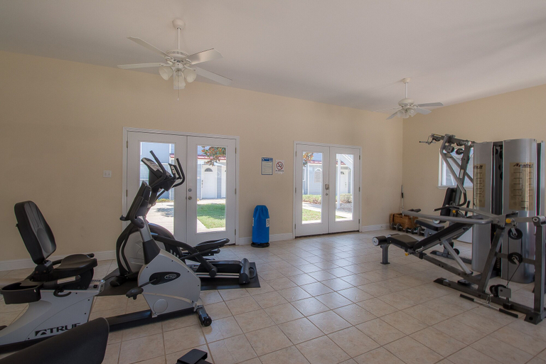 Sport & Beauty 4, Oak Shores Studio 4, Harrison