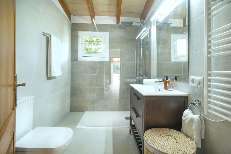 Bathroom 5, HOTEL LLENAIRE, Baleares