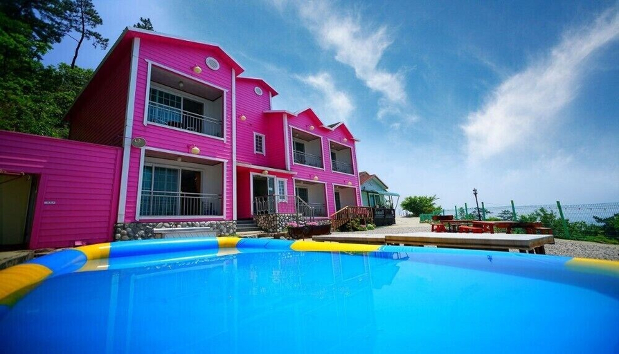 Sport & Beauty, Sea sight pension, Buan