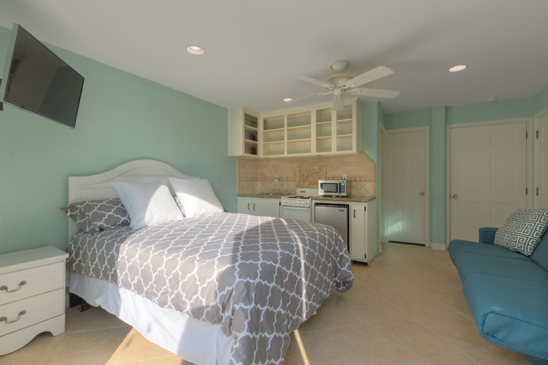 Bedroom, Beachside Studio With Mini Kitchen - Sleeps 2, Duval