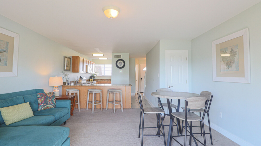 Dining Room 1, Oak Shores 58, Harrison