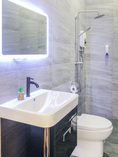 Bathroom, OYO 90020 Amoris Grand Event Space, Muar