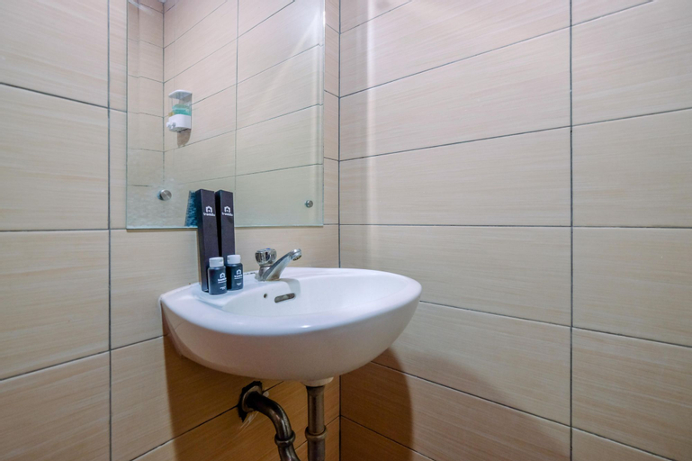 Bedroom 2, Comfy and Modern Margonda Residence 5 Studio Apartment By Travelio, Depok