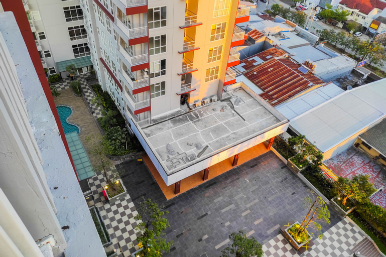 Exterior & Views 9