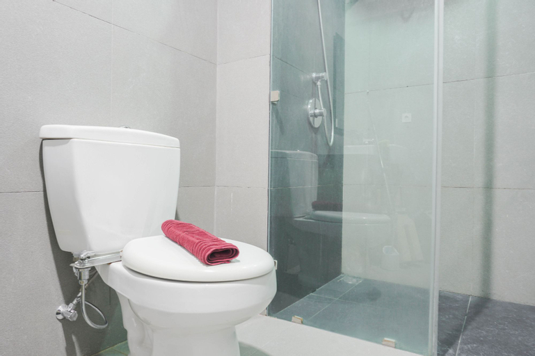 Bedroom 4, Comfortable and High Floor 1BR Paddington Heights Apartment By Travelio, Tangerang