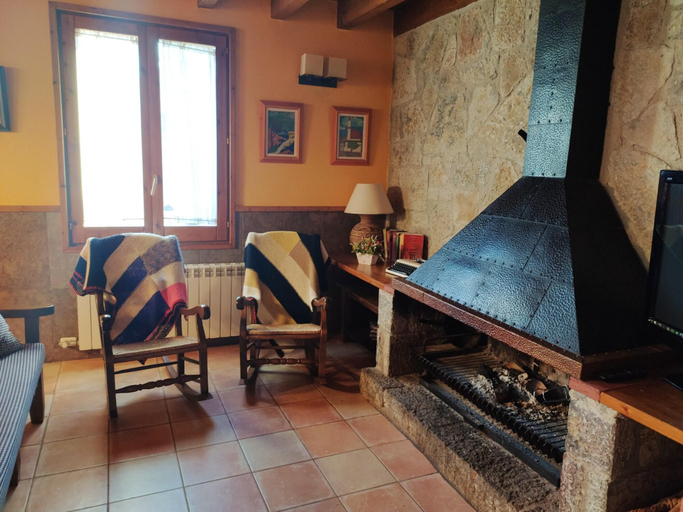 Public Area 3, Charming House in Ogassa, Perfect for 10 Guests, Girona