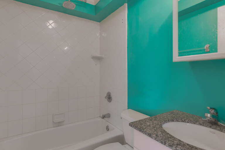 Bathroom, Beachside Studio With Mini Kitchen - Sleeps 2, Duval
