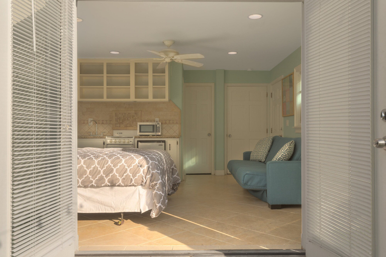 Others 5, Beachside Studio With Mini Kitchen - Sleeps 2, Duval