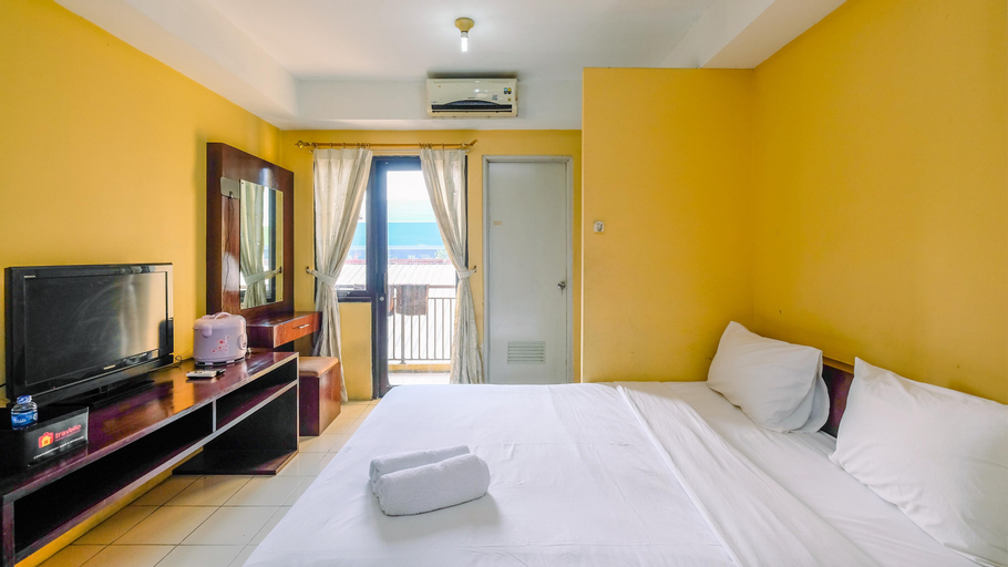 Bedroom 5, Cozy and Homey Studio Apartment at Metropark Condominium Jababeka By Travelio, Cikarang