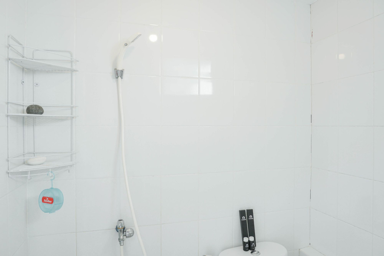 Bedroom 5, Comfort Studio Room at Bassura City Apartment By Travelio, East Jakarta