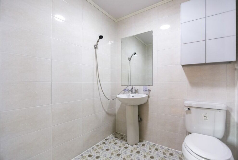 Bathroom 4, Gapyeong Haneulyeon Pension, Gapyeong
