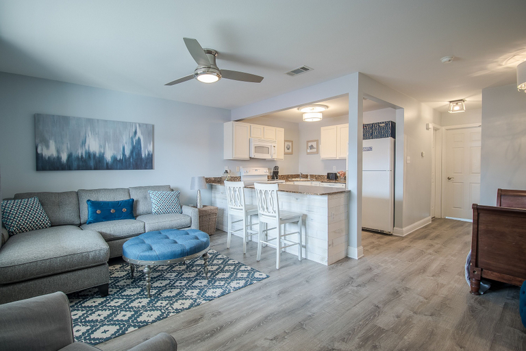Dining Room 1, Oak Shores 86, Harrison