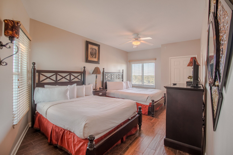 Bedroom 3, Legacy I 808, Harrison