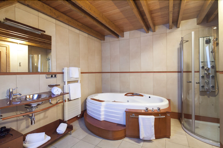 Bathroom 5, Luderna - Casa con jardin Montcorbison, Lleida