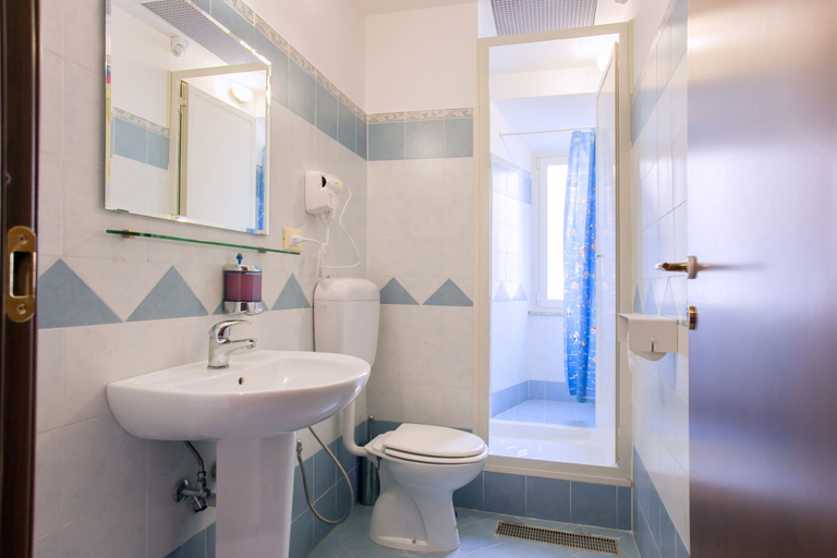 Bathroom 5, Residenza Giustiniani, Rome
