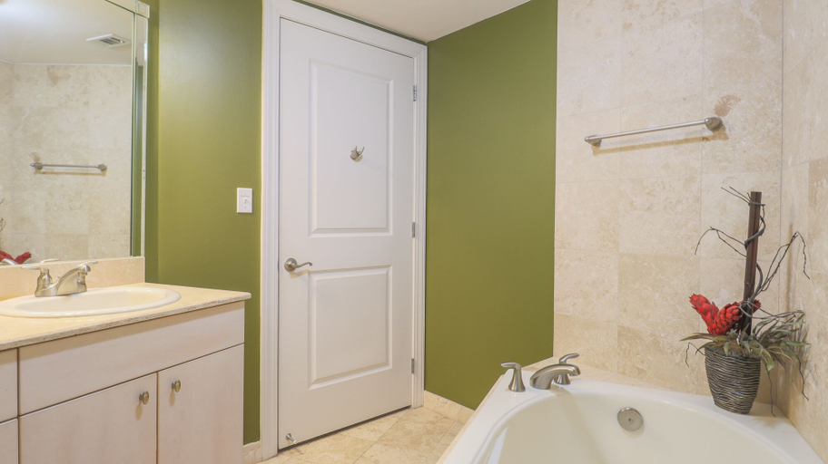 Bathroom 5, Sea Breeze 508, Harrison