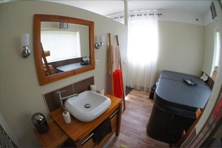 Bathroom 5, Bed & Breakfast Crosne Plazza & Spa, Essonne