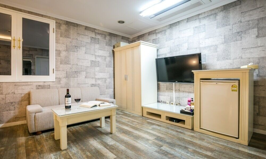 Bathroom 4, Fiore Tourist Hotel, Gumi