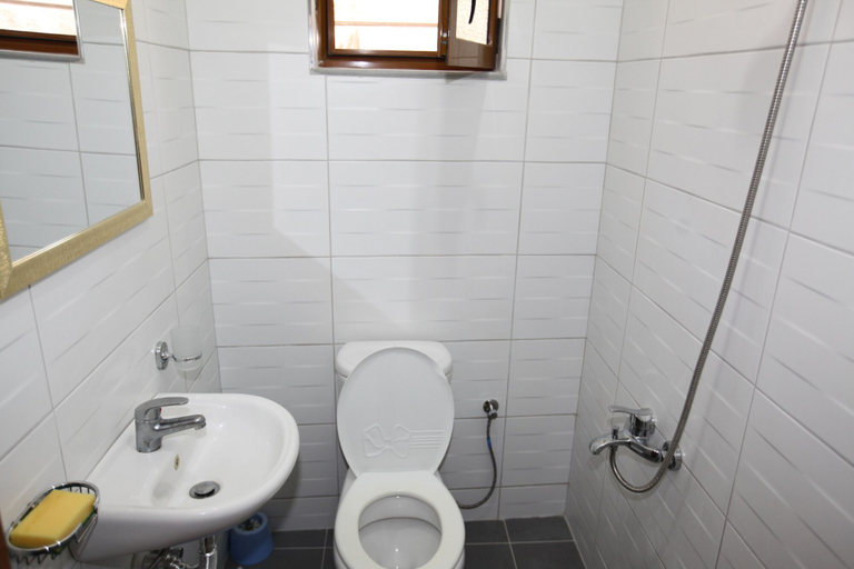 Bathroom 3, Mirror Beach Ksamil - Vila Zervo, Sarandës