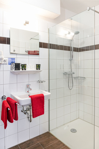 Bathroom 4, Hotel Bethanien, Wittmund