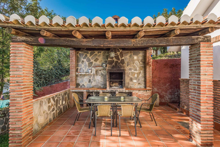 Others 5, Villa Alcahuey, Málaga