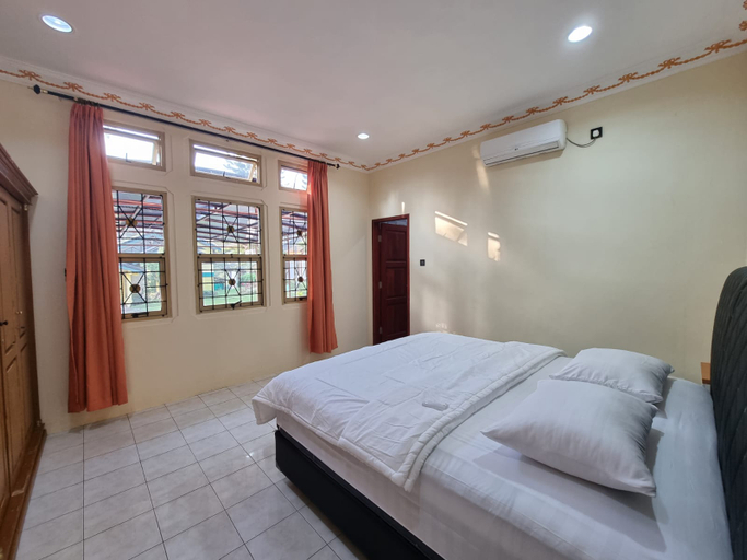 Bedroom 3, Villa Kota Bunga AA3-9 with Swimming and Jacuzzi Pool Puncak by Nimmala, Bogor