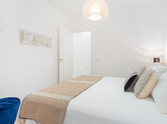 Bedroom 3, General Pardinas II, Madrid