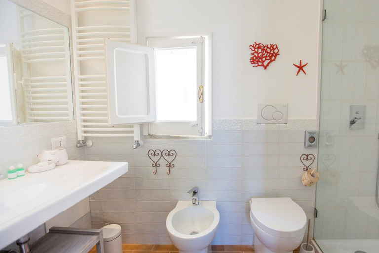 Bathroom 4, Azzurro B&B, Palermo