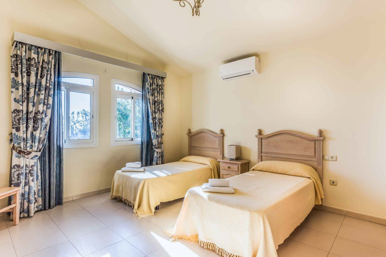 Bedroom, Villa Alcahuey, Málaga