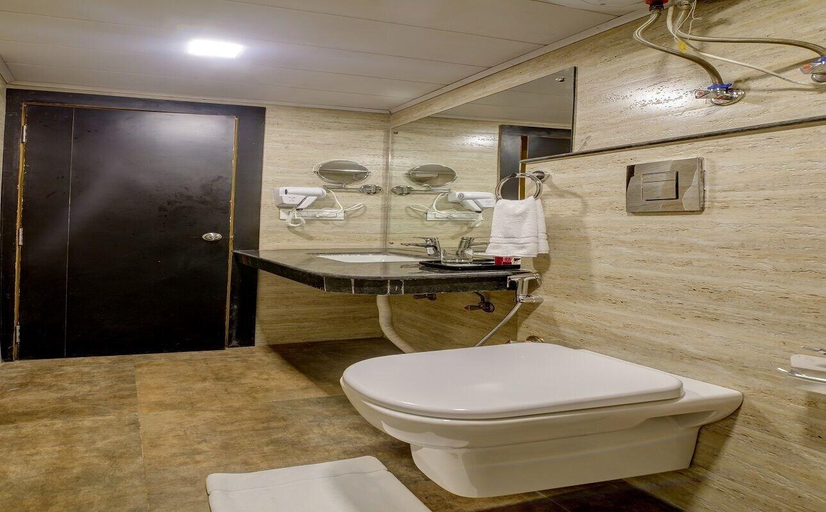 Bathroom 4, Wonder Woods Boutique Hotel by Sumi Yashshree, Darjiling