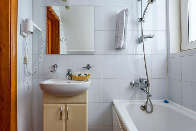 Bathroom 5, Atlas Park Hotel, Domodedovskiy rayon
