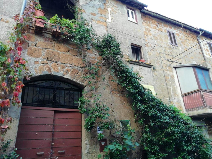 2 bedrooms house with furnished terrace at Barbarano Romano, Viterbo