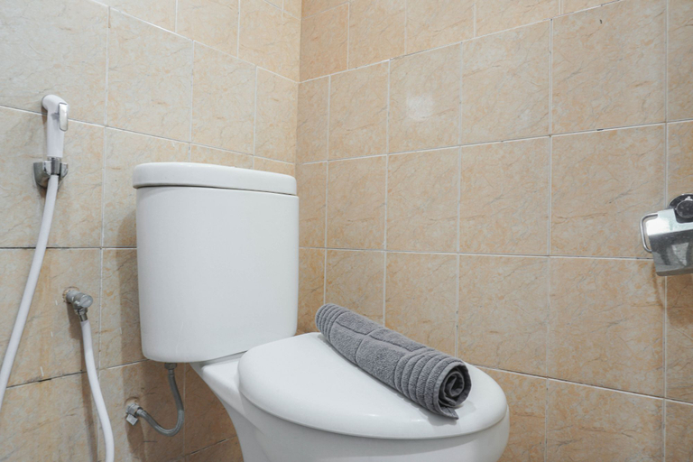 Bathroom 5, Comfortable Studio Room at Kebagusan City By Travelio, Jakarta Selatan