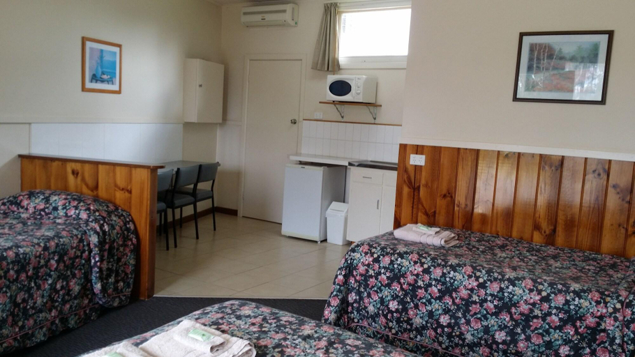 Public Area 2, Terang Motor Inn, Corangamite - North