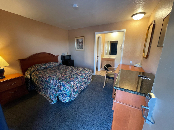 Bedroom 2, The Inn, Pottawattamie