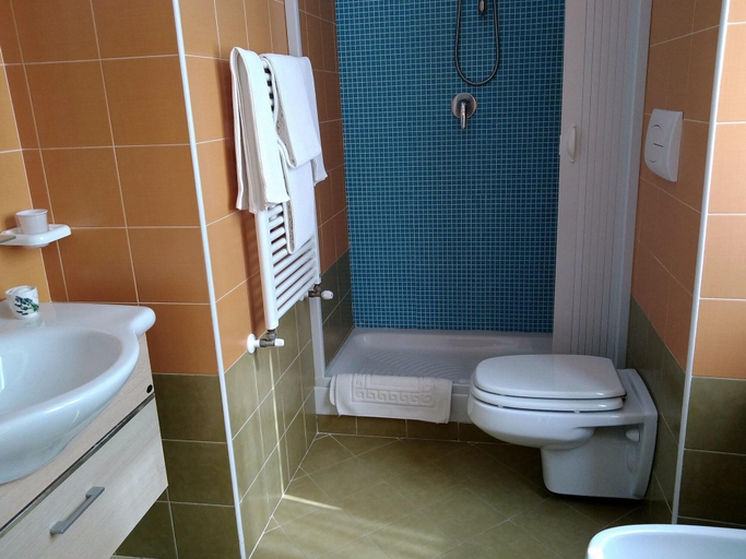 Bathroom 4, B&B Vico Vacanze, Foggia