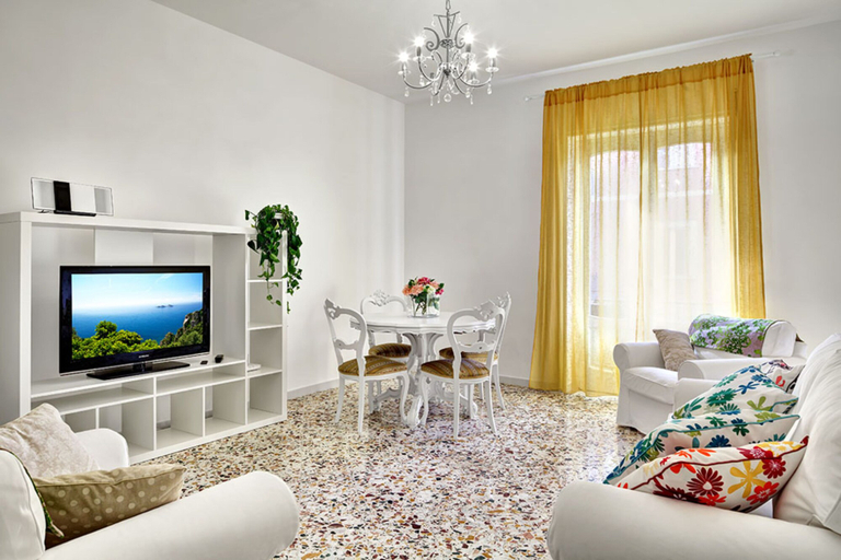 Others 4, Central apartment Stella House, Napoli