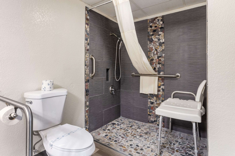 Bathroom 22
