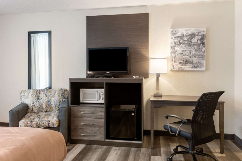 Bedroom 28
