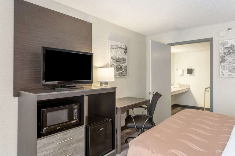 Bedroom 25