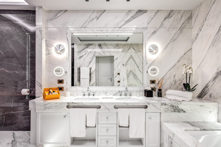 Bathroom 14
