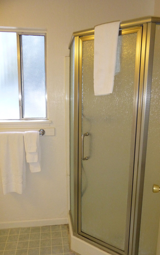 Bathroom 5, Long Barn Lodge, Tuolumne