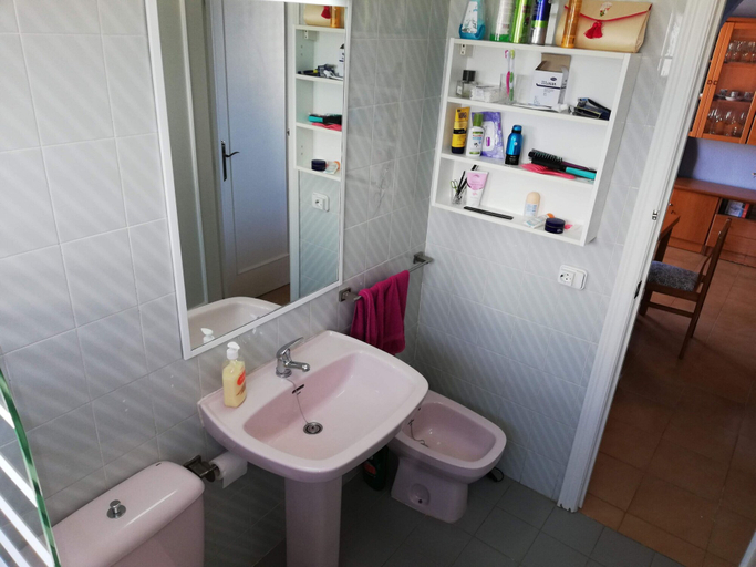Bathroom 3, La Marina I 4ºD, Valencia