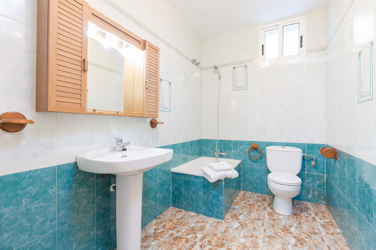 Bathroom 5, Fidalsa Grand White House, Alicante