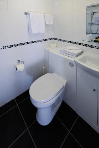 Bathroom 5, Seacrest Hotel, Portsmouth