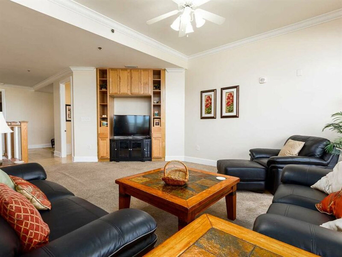Public Area 2, Sailmaker's Place 303 by Meyer Vacation Rentals, Escambia
