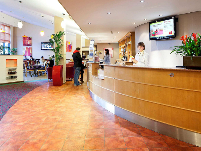 Public Area 2, ibis Styles London Gatwick Airport, West Sussex