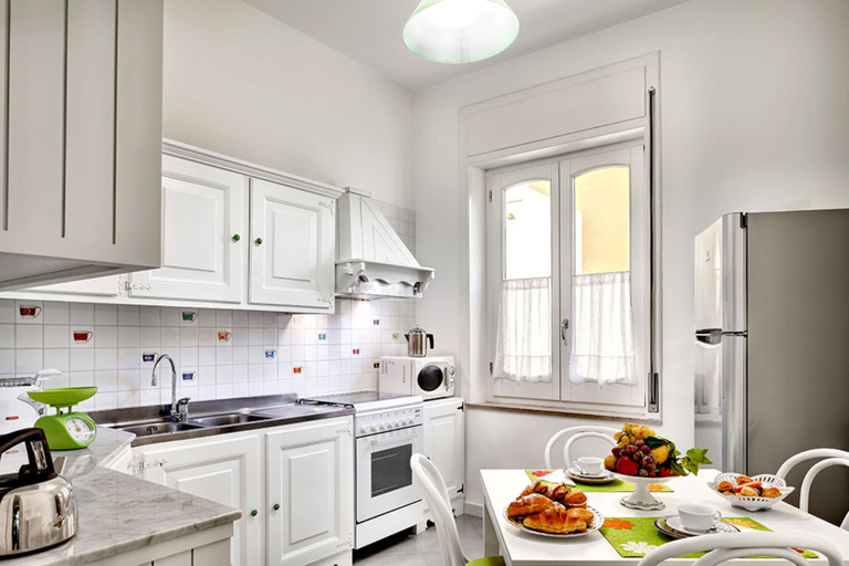 Others 5, Central apartment Stella House, Napoli