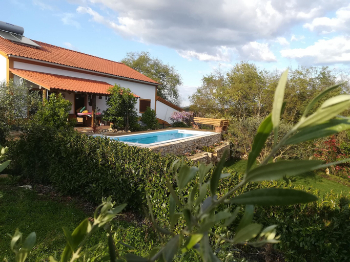 Villa With 3 Bedrooms in Carcavelos, With Wonderful Mountain View, Private Pool, Enclosed Garden - 12 km From the Beach, Soure